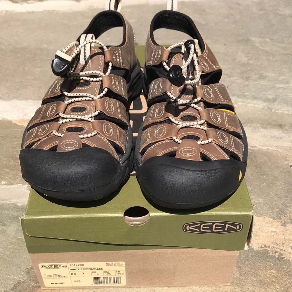 Keen Newport Waterproof Sandal Mens 7 Womens 8.5/9
